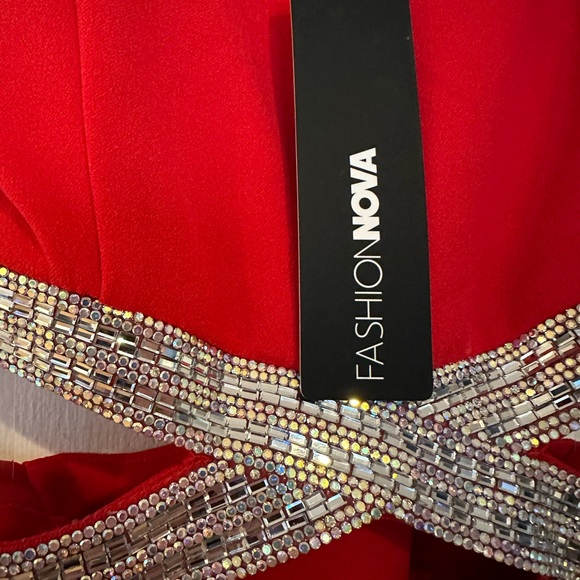 Women’s Embellished Gown Red NWT - Picture 8 of 9